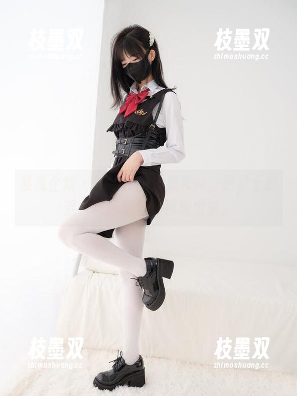 紧急企划 - 私房作品：见希w，把护士的温柔与犯规全都展现出来。