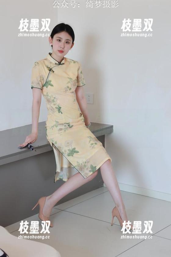 绮梦摄影 - 不得不说，月月的连衣裙资源库真是百看不厌，随便翻翻都能找到惊喜。