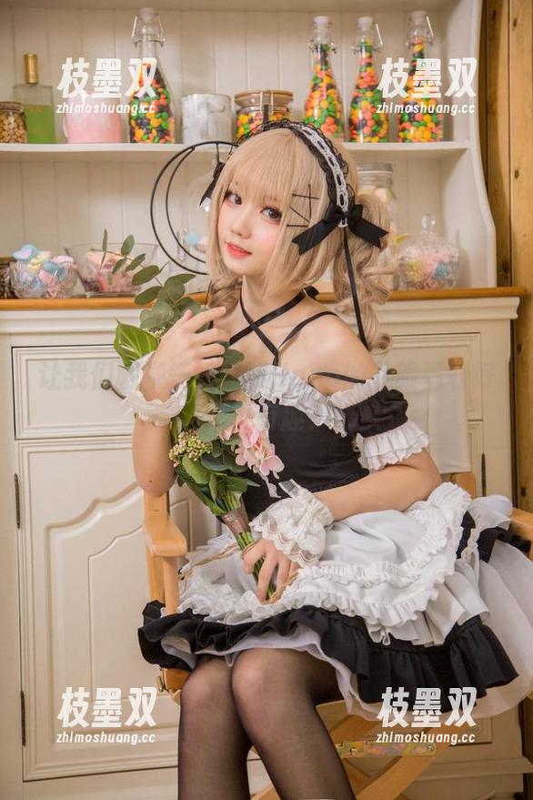 让我们聊聊——花柒Hana的礼服福利好像很有趣？
