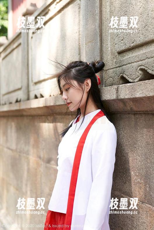 蜜桃社 - 在Gina的夏日写真里，福利就是乐子，随便抓几张看！