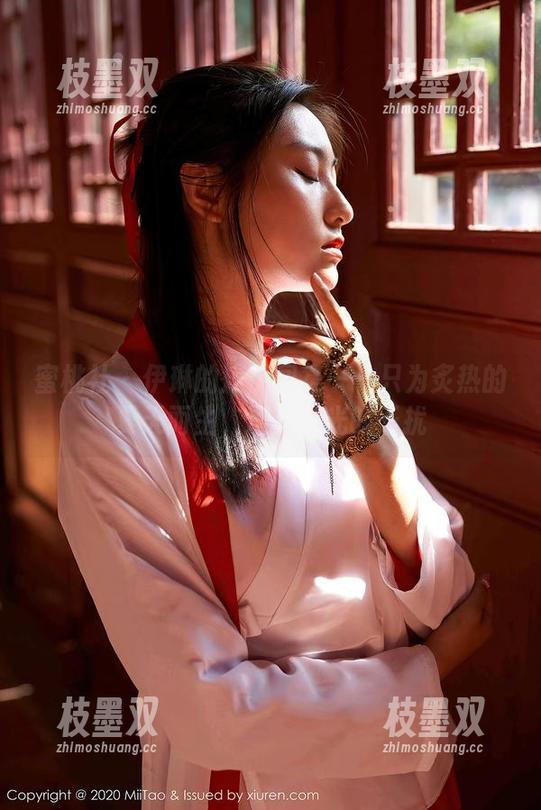 蜜桃社 - 伊琳的短裤图集——只为炙热的夏天而生，没有圣光的干扰