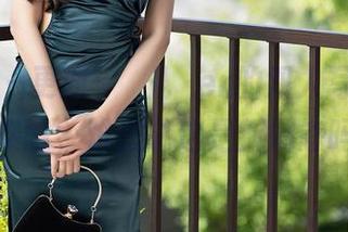 语画界 – 更新：玥儿玥er的双人写真，水乳交融，难道说这是新媚态吗？