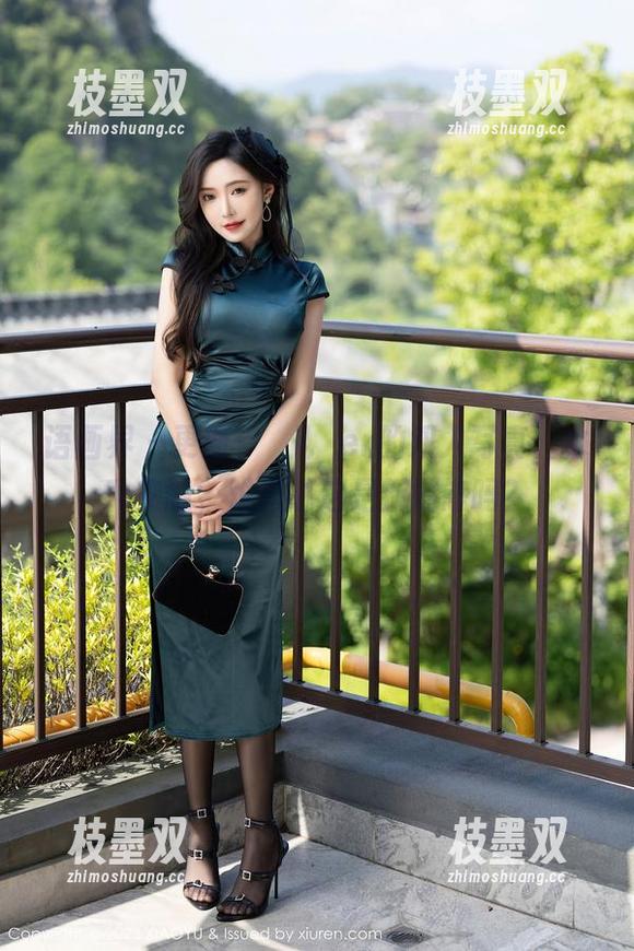 语画界 - 更新：玥儿玥er的双人写真，水乳交融，难道说这是新媚态吗？