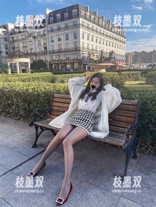 微密圈 - 套图专栏：软妹小九九把酒店变成了她的“秀场”