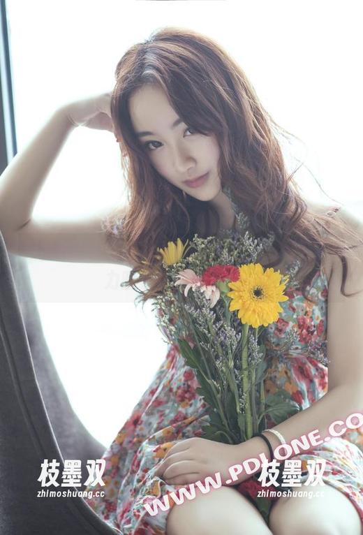 轰趴猫 - 可乐Vicky的御姐合集，哼，用力暗示也很有看头。