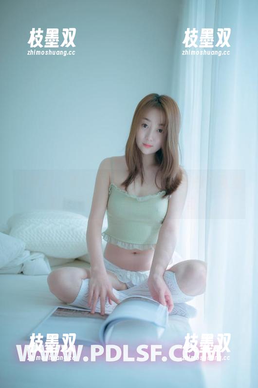 轰趴猫 - 美足不只是美，苏小暖的写真里的原图也是一种轻松的冲击。