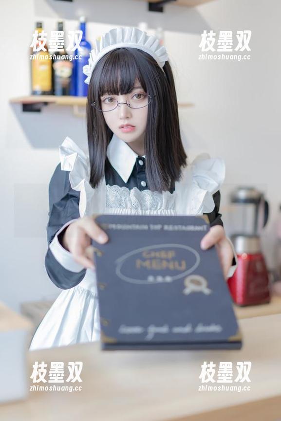 看，看！过期米线线的2025新年写真即将点燃你的心灵鸡汤。