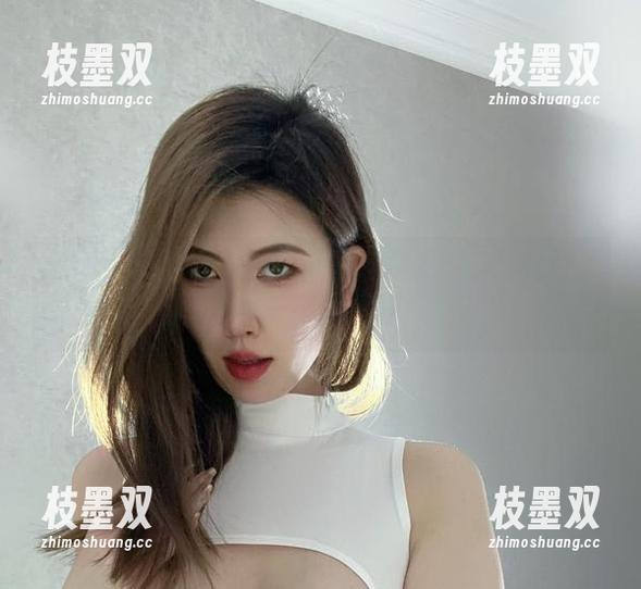 微密圈 - 醇子小姨的一种萌态：蓝色肚兜加灰色泳裤，分享原图来解密！