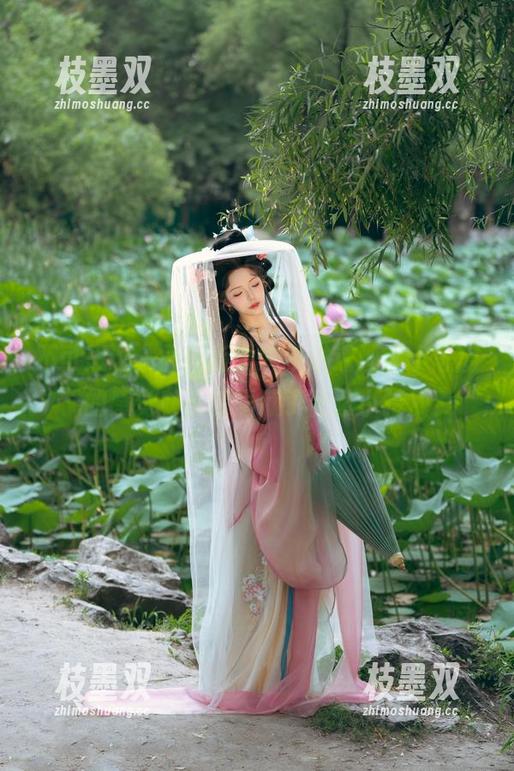不可思议，最新版雯妹不讲道理“小恶魔”的感觉！原图里藏了什么小特质？