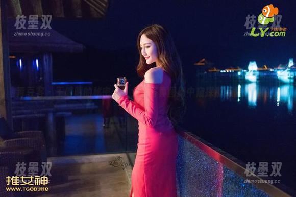 青豆客 - 王明明的秘密：从女仆写真图册中窥探那点微妙的愉悦。