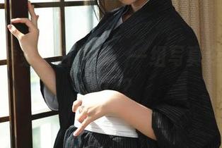 当鹿野希穿上白衬衫，一组写真令我睡不着！？
