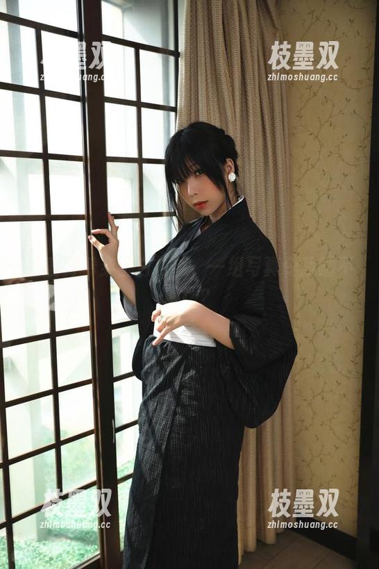 当鹿野希穿上白衬衫，一组写真令我睡不着！？